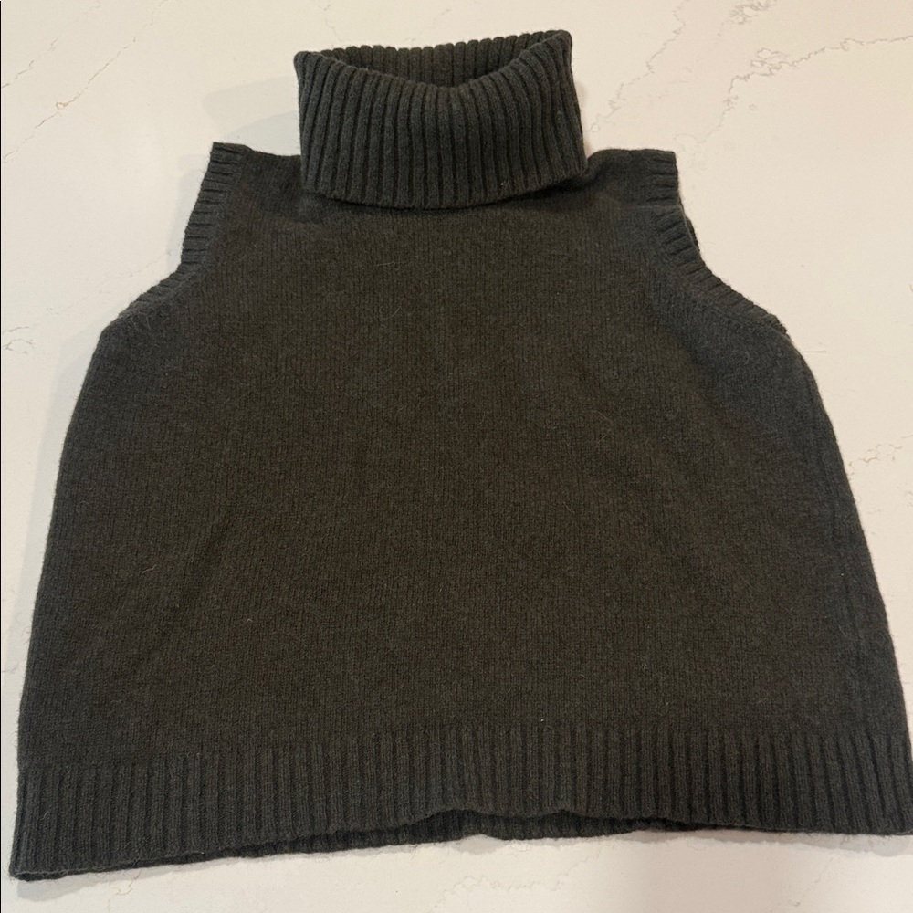 Nygårdsanna Dark Green Wool Sleeveless Turtleneck | Scandinavian Minimalist